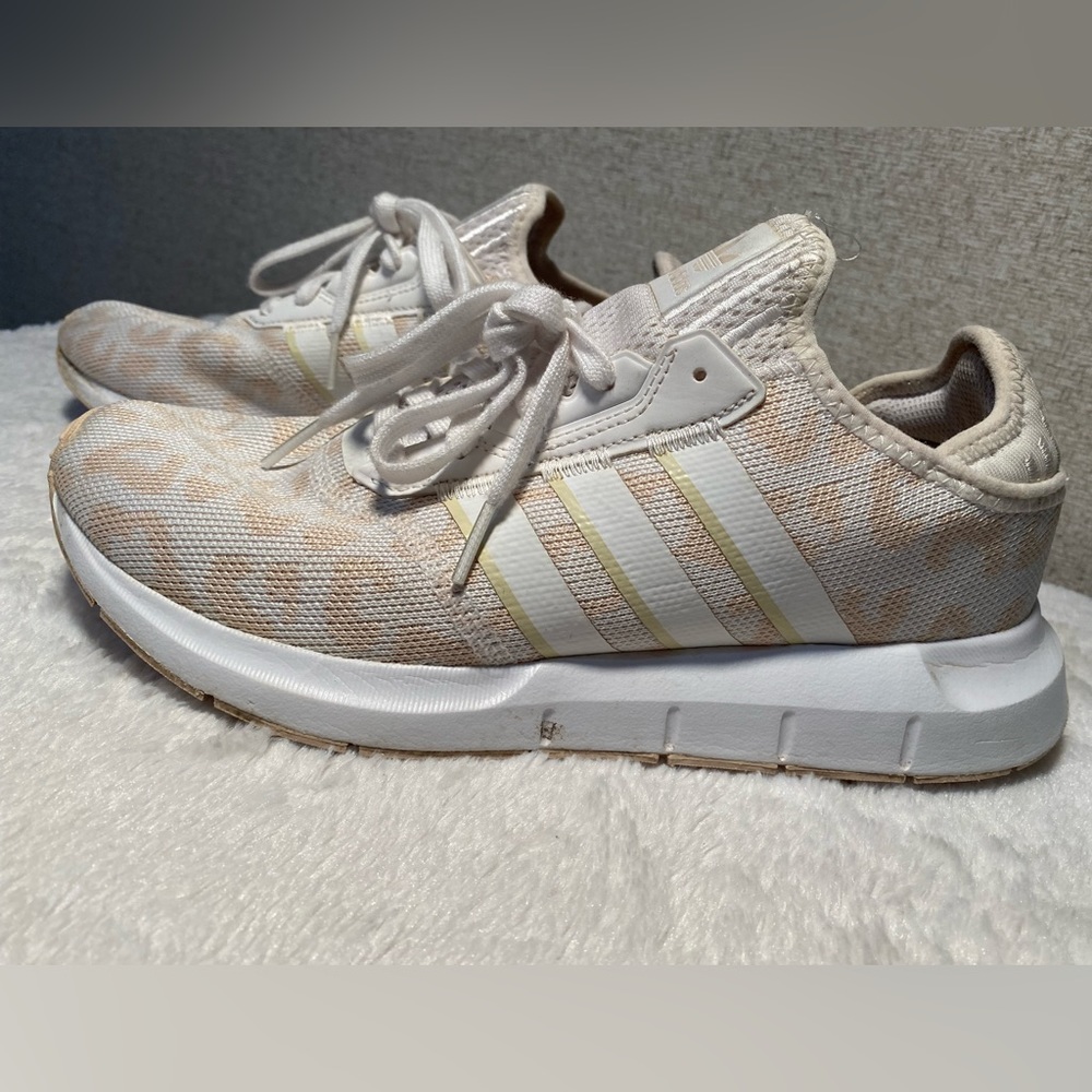 050 Women’s 9.5 adidas shoes